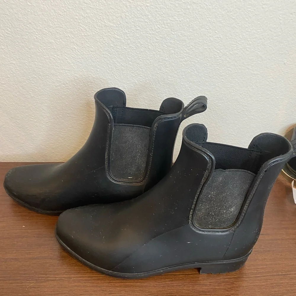 A New Day Chelsea Rain Boot Booties Size 6 Black